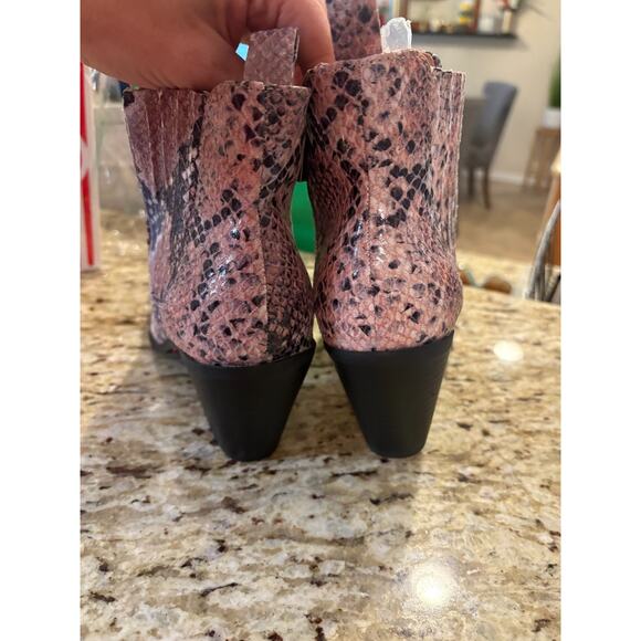 Shoedazzle Women's Pink Multicolor Snakeskin Low Heel Pointed Toe Booties 6 NEW - Picture 4 of 6